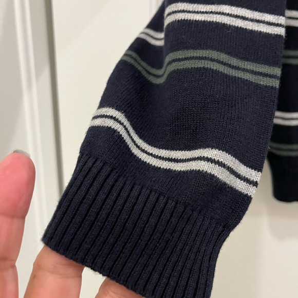 - Casual unisex black sweater with horizontal white and green stripes - Picture 3 of 9